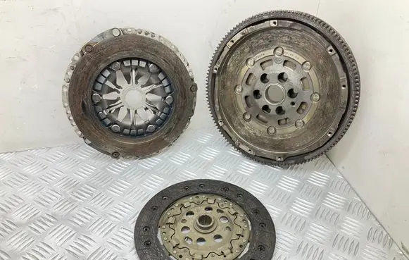 Audi A3 S3 8V Clutch set kit 04E141025J 03L141031L