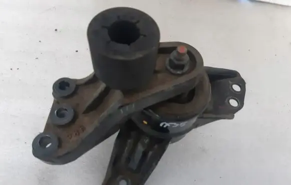 Hyundai ix35 Engine mount bracket