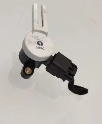 Opel Insignia A Brake pedal sensor switch 25889337
