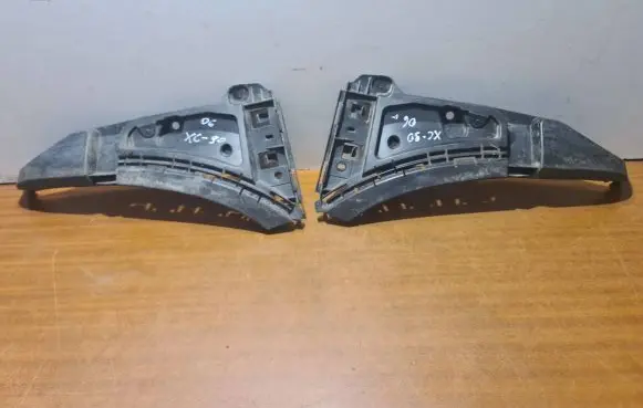 Volvo XC90 Front bumper mounting bracket 08620564 1125