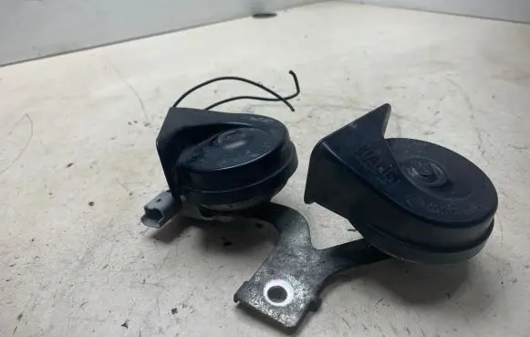Renault Laguna II Horn signal 0057939 0058100