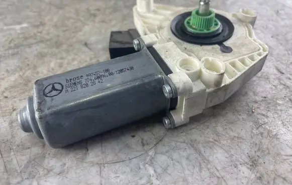 Mercedes-Benz S W221 Front door window regulator motor A2218202842