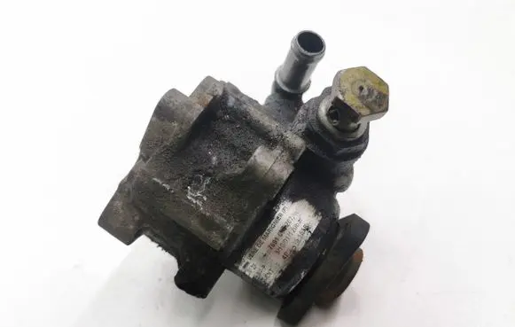 Volkswagen PASSAT B5 Power steering pump 4B0145155R