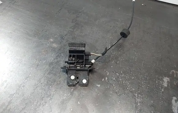 Mercedes-Benz C W203 Loading door lock A1717500085 A1717500185