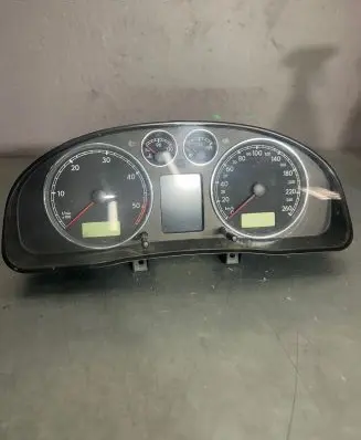 Volkswagen PASSAT B5.5 Speedometer (instrument cluster) 3B0920846A 200601122337 VWZ7Z0A3817916