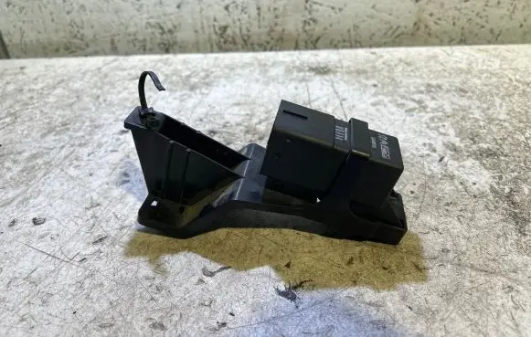 Volvo V60 Glow plug pre-heat relay 51299049