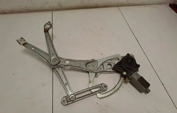 Mercedes-Benz E W210 Front door window regulator with motor 0130821671
