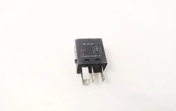 Mitsubishi Carisma Other relay mb953382