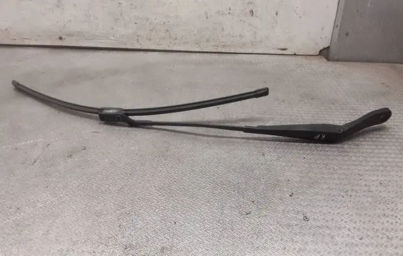 Volvo V70 Windshield/front glass wiper blade 30796035