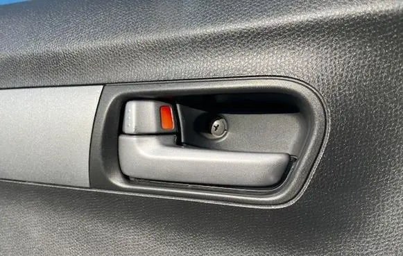 Suzuki Swift I Front door interior handle 
