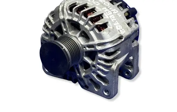 Opel Vivaro Generator/alternator 