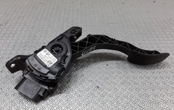 Volvo S80 Accelerator throttle pedal 6G929F836AD