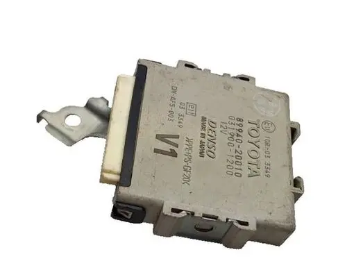 Toyota Avensis T270 Light module LCM 8994020010