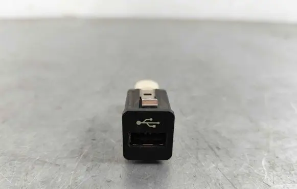 USB socket connector