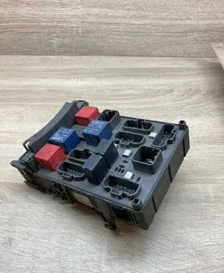 Renault Vel Satis Fuse module 8200148309