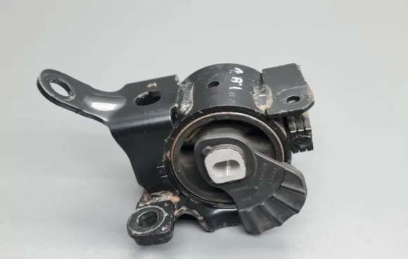 Mazda 3 III Gearbox mount K1442