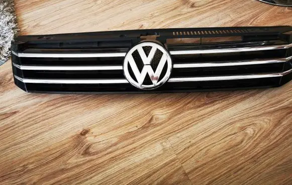 Volkswagen PASSAT B7 Front grill 561853651C