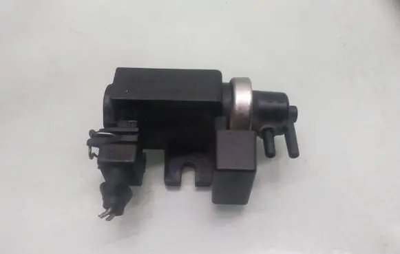 BMW 5 E39 Turbo solenoid valve 72279600