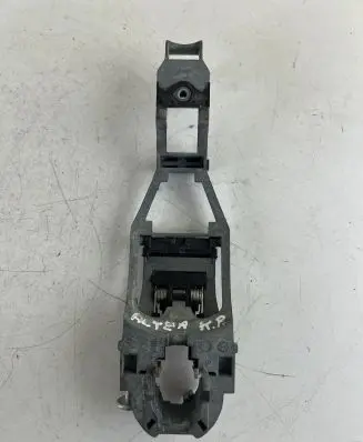 Seat Altea XL Front door exterior handle/bracket 