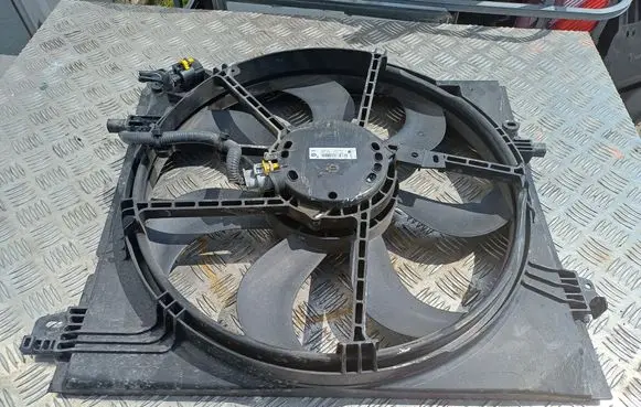 Nissan Qashqai Radiator cooling fan shroud 214814B0A