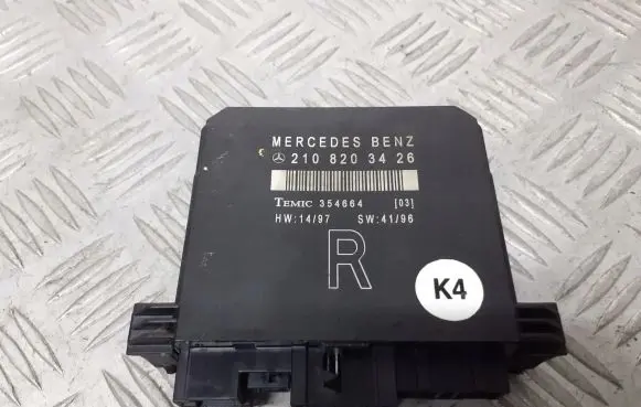 Mercedes-Benz E W210 Door control unit/module 2108203426