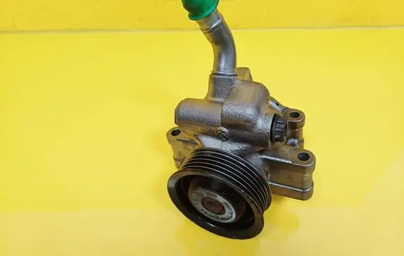 Mazda 2 Power steering pump 