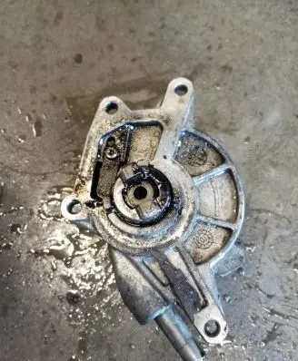 Mercedes-Benz CLS C218 X218 Vacuum pump A6422300165