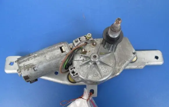 Volkswagen Polo II 86C 2F Rear window wiper motor