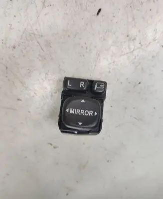 Toyota Avensis T250 Wing mirror switch