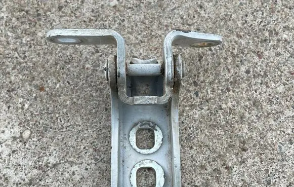 Opel Zafira C Front door upper hinge A046057