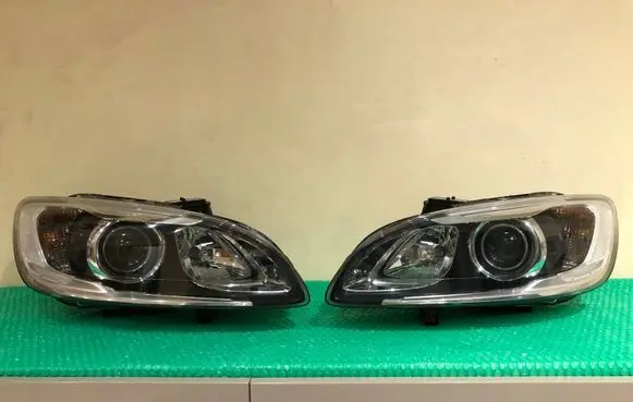 Volvo S60 Headlights/headlamps set 31420261 89908941 31420262