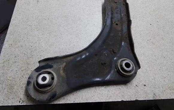 Renault Megane III Front lower control arm/wishbone