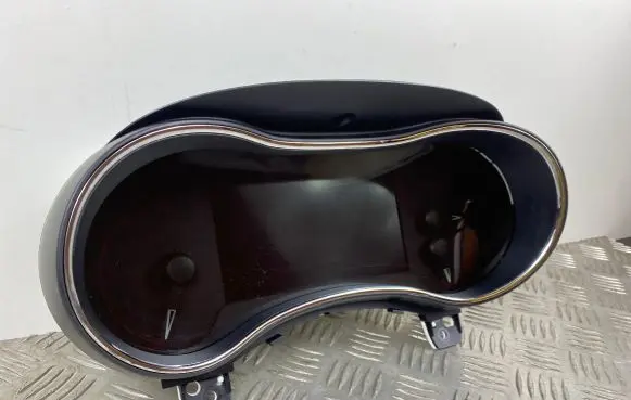 Dodge Durango Speedometer (instrument cluster) 68331890AC