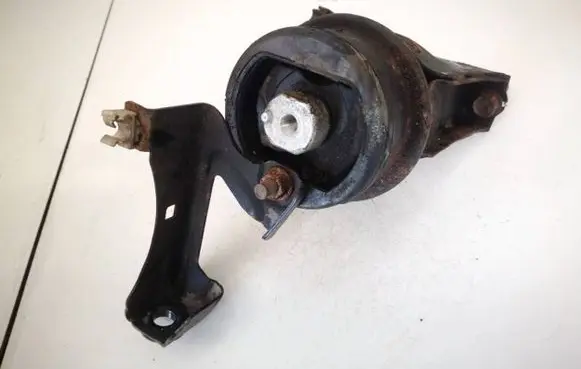Honda Civic Engine mount bracket