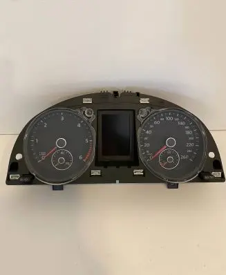 Volkswagen PASSAT B7 Speedometer (instrument cluster) 3AA920870J