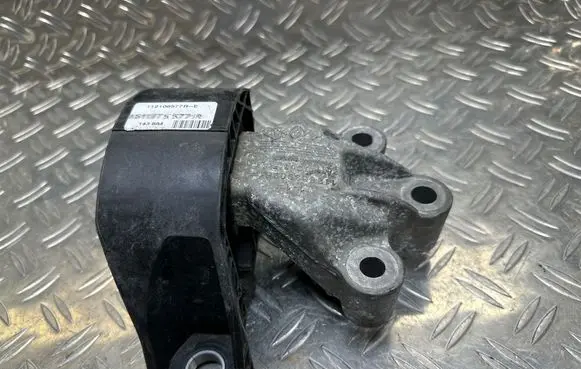 Engine mount bracket