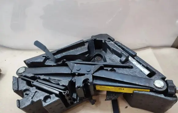 Audi Q7 4L Tool set 