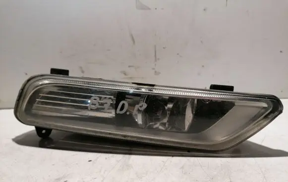 Volkswagen PASSAT B7 Front fog light 176623