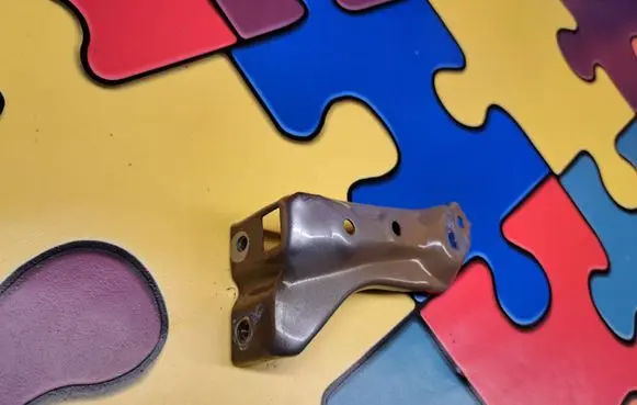Honda CR-V Fender mounting bracket