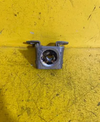 Alfa Romeo Giulietta Tailgate/trunk/boot hinge