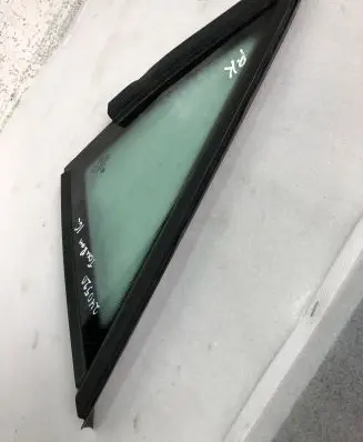 Volkswagen Touran III Front triangle window/glass 43r011582