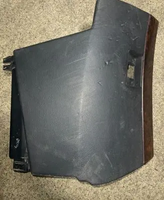 BMW 5 E34 Glove box 81814569 51168107980