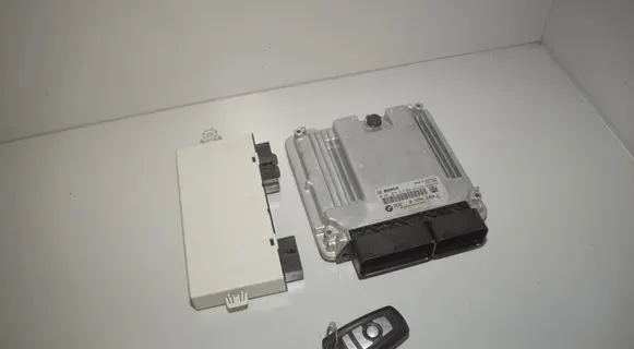 BMW 5 F10 F11 Engine ECU kit and lock set 8574100 9301522 13618574100