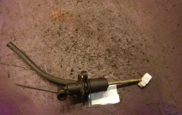 Clutch slave cylinder