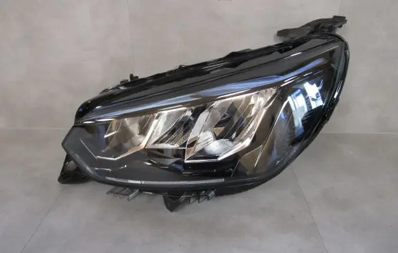 Peugeot 208 Headlight/headlamp 9833036380