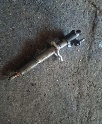 Volvo S60 Fuel injector 31303238