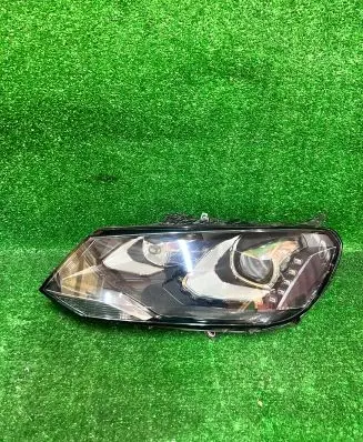 Volkswagen Touareg II Headlight/headlamp 7P1941033