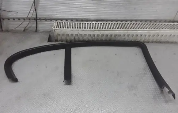 BMW 7 E65 E66 Rear door window/glass frame 