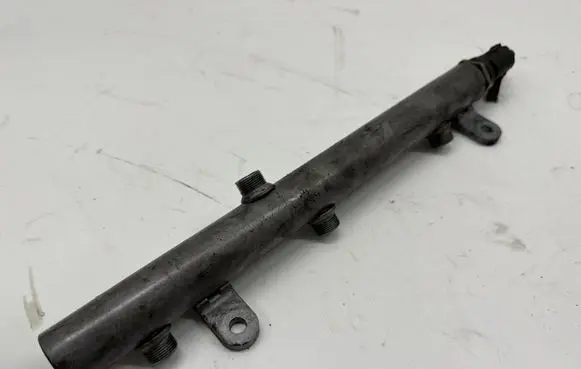 Mercedes-Benz E W211 Fuel main line pipe A6420702595