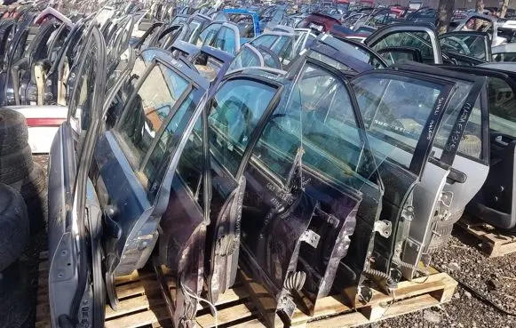 Suzuki Baleno EG Rear door